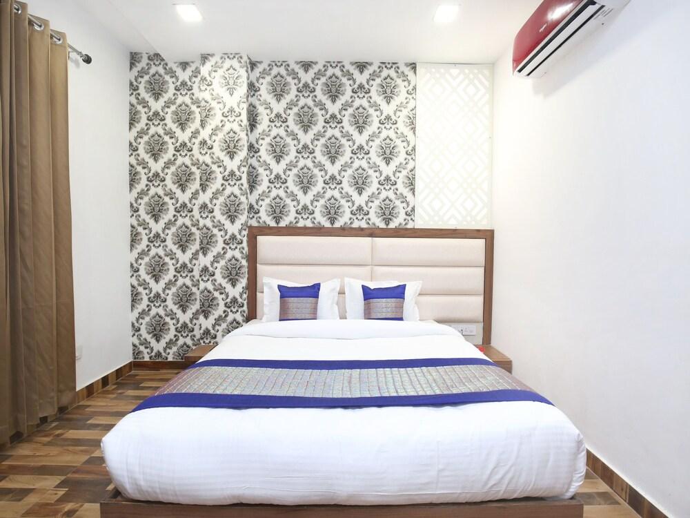 OYO 15208 Hotel Unique