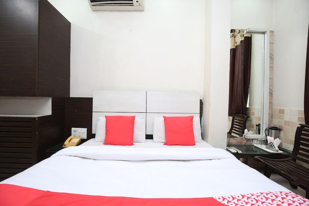 OYO 18599 Hotel Rc Residency