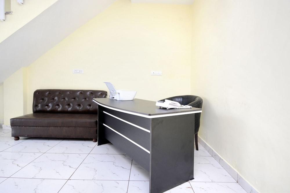 OYO 22993 Hotel Ozas Grand