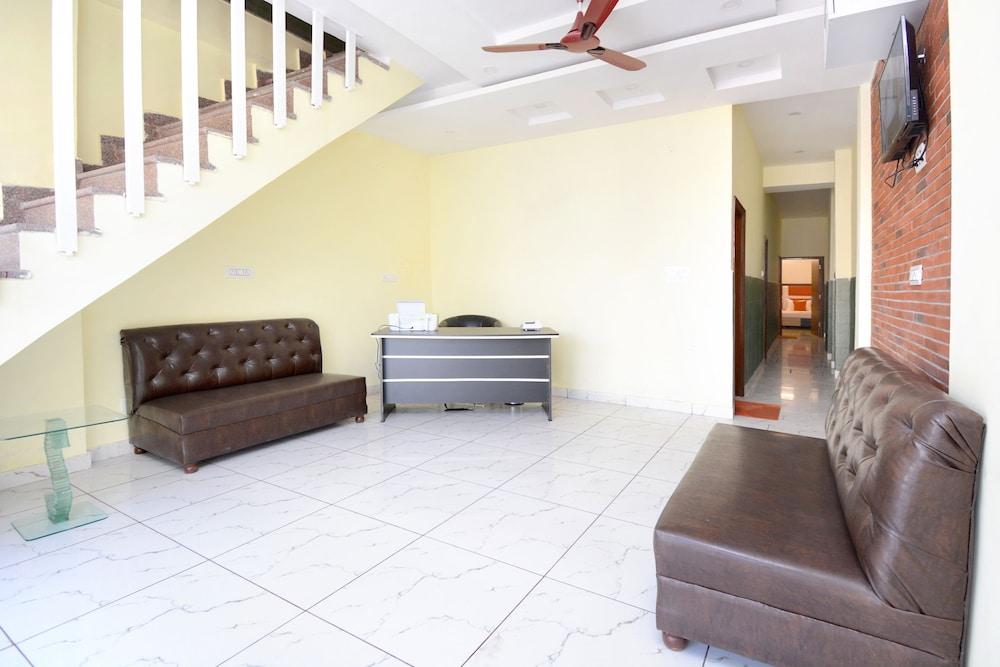 OYO 22993 Hotel Ozas Grand