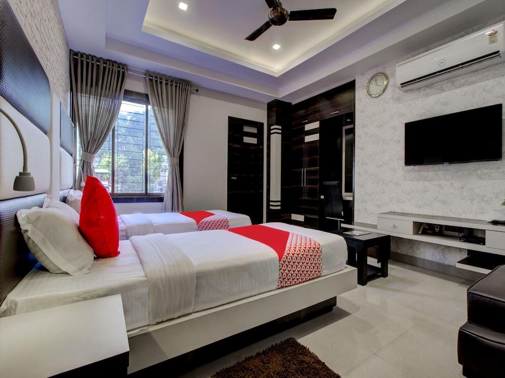 OYO 15433 BMG Residency