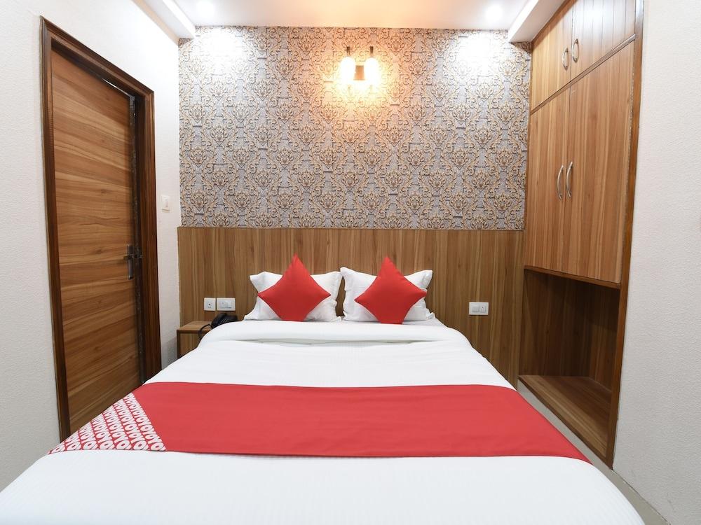 OYO 14387 Luxury Inn