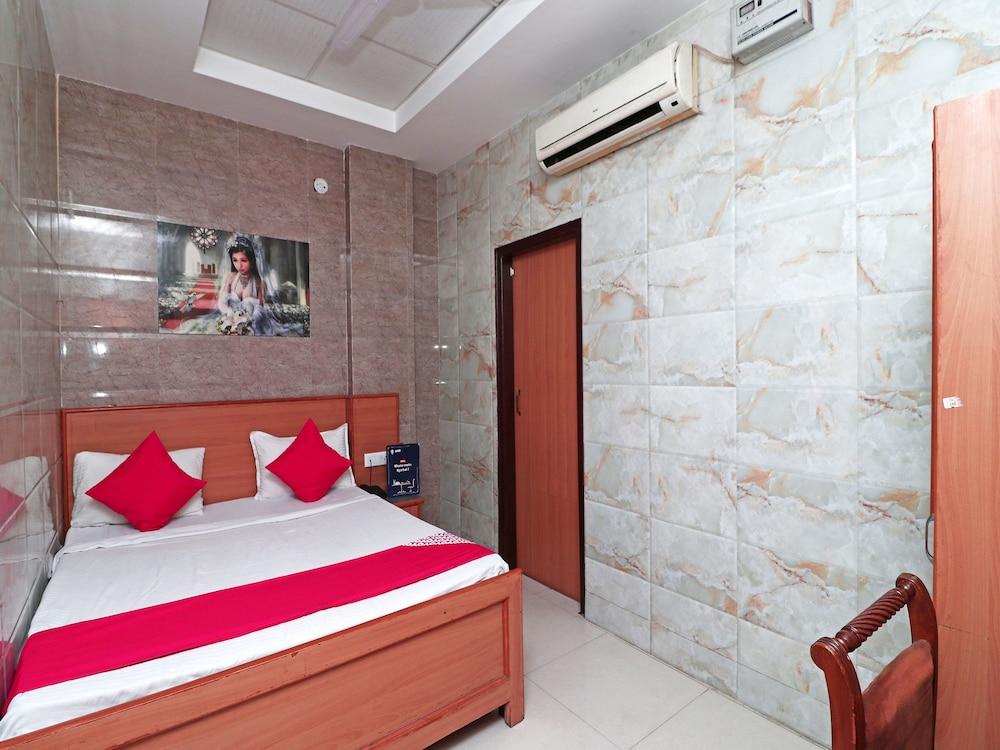 OYO 16678 Rohtak Palace