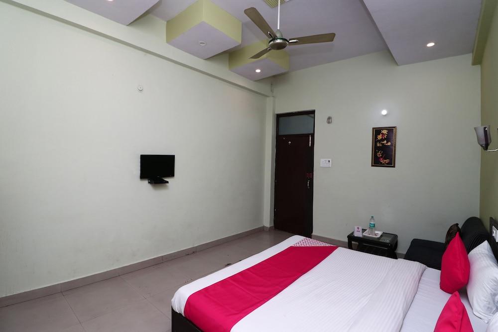 OYO 16905 The Rohtak Hyatt