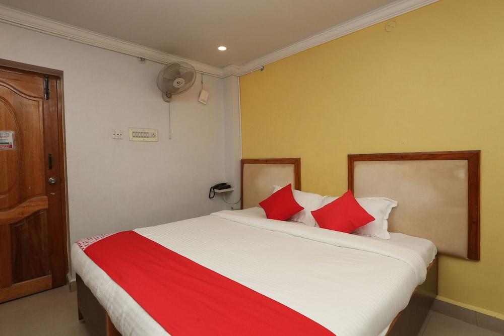 OYO 22950 Royal Grand