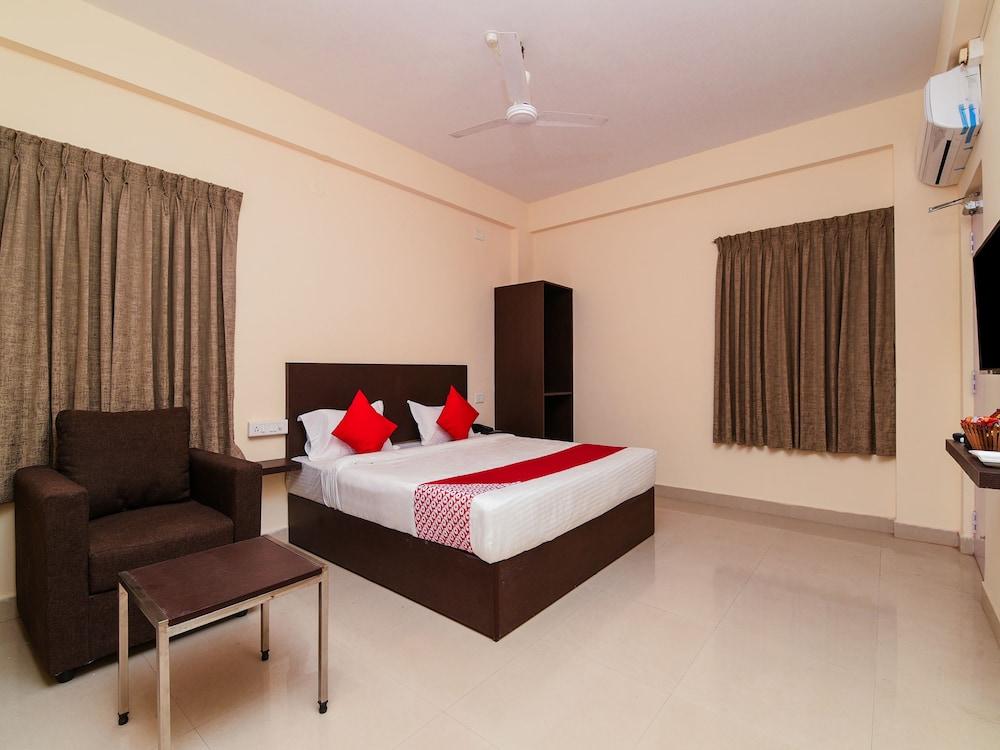 OYO 22782 Akshara Suites