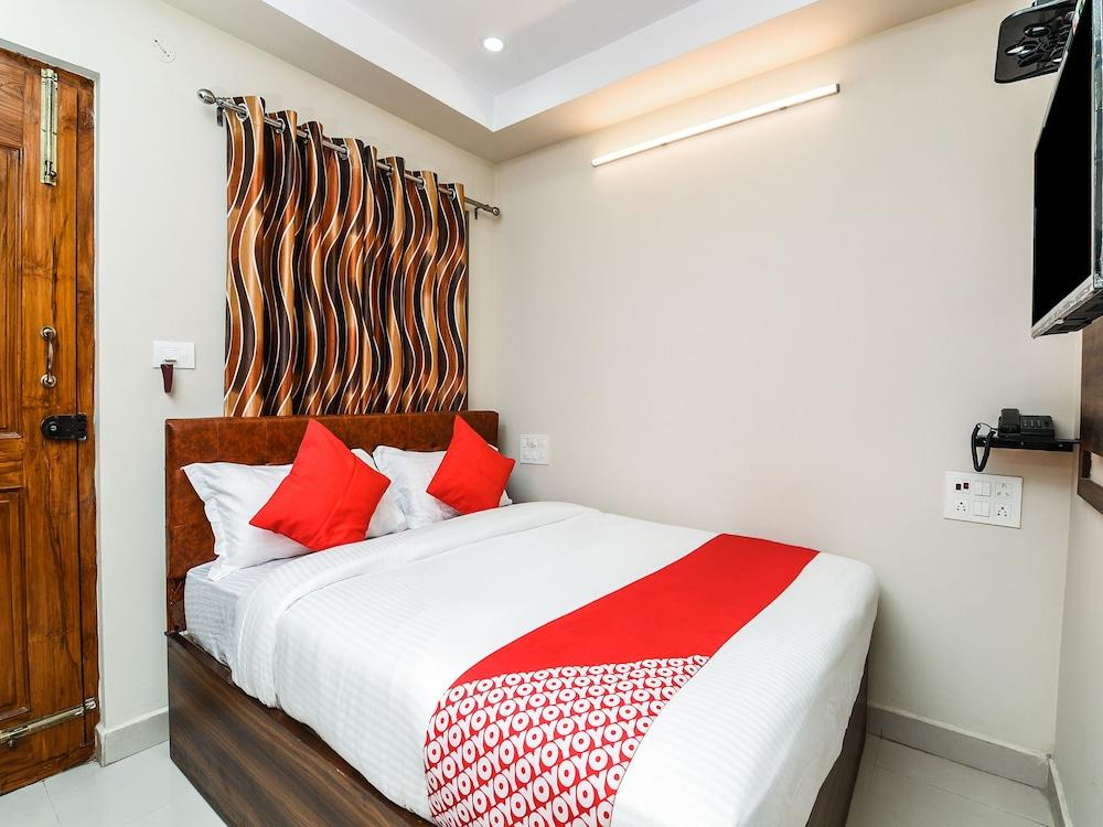 OYO 26559 Renuka Hotels