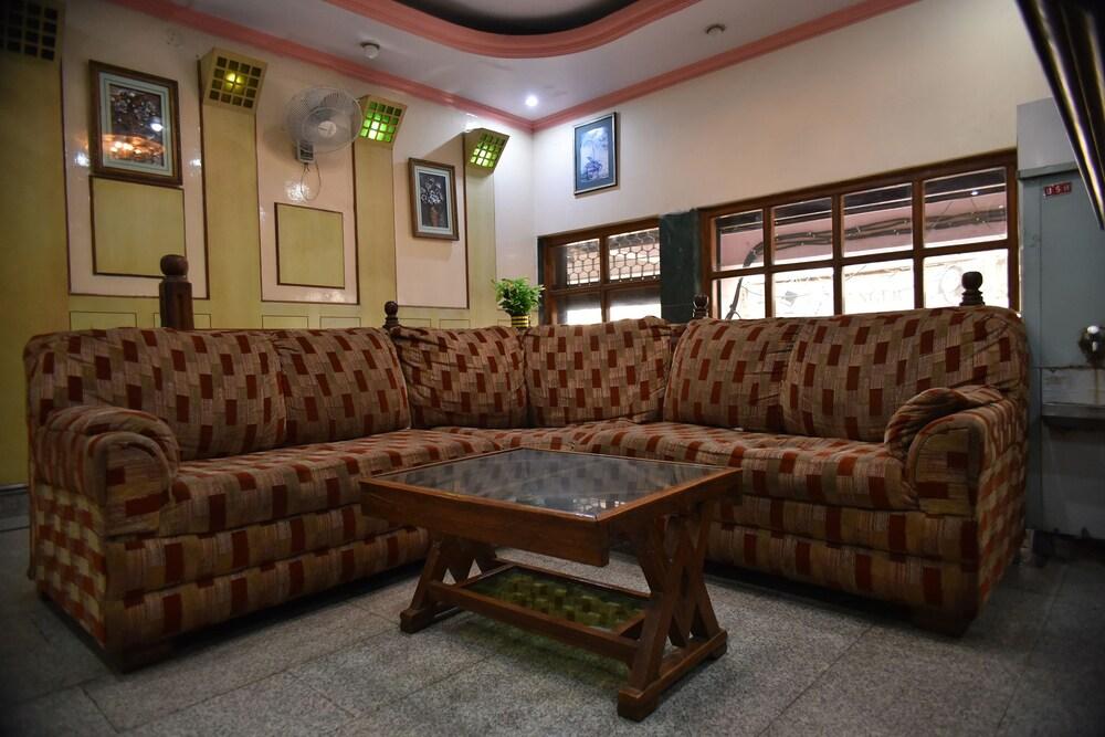 OYO 24112 Mid City Hotel