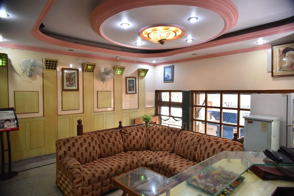 OYO 24112 Mid City Hotel