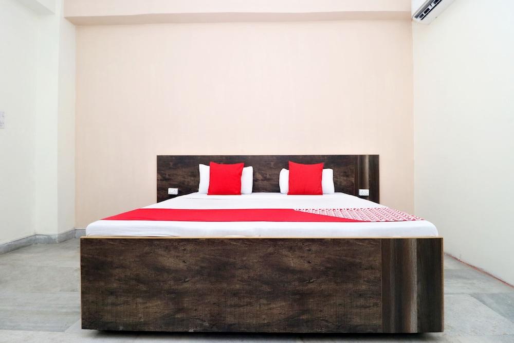 OYO 18570 Hotel Jazz