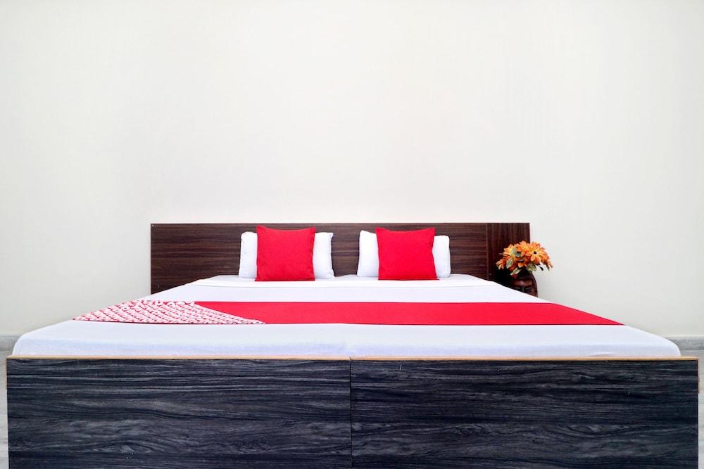 OYO 18570 Hotel Jazz