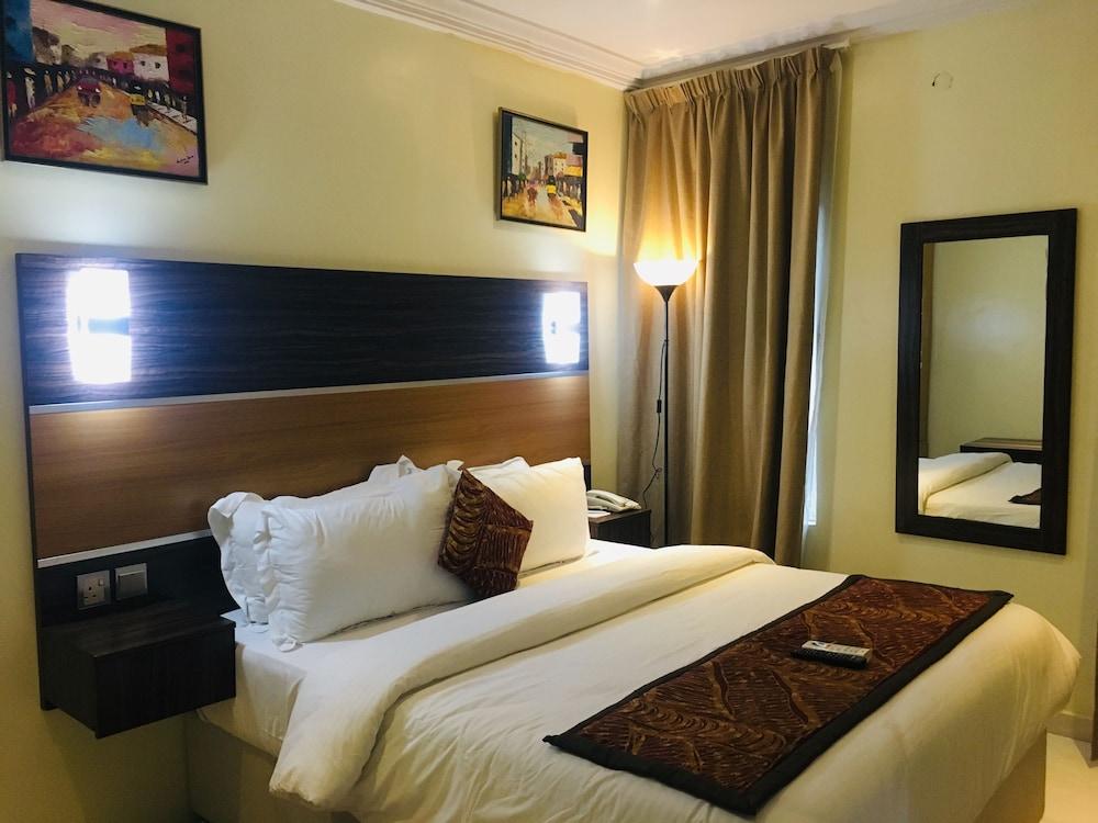 Stoneside Hotel and Apartments