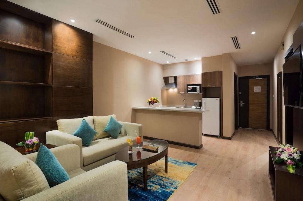 Naviti Warwick Dammam