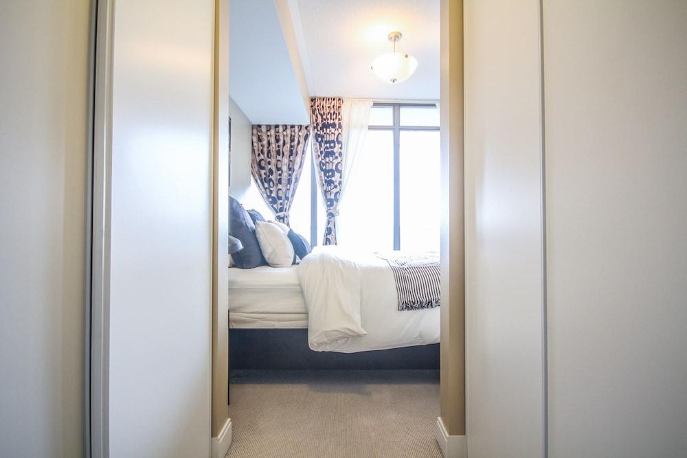 Sarkar Suites - YorkVille