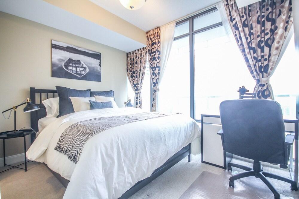 Sarkar Suites - YorkVille