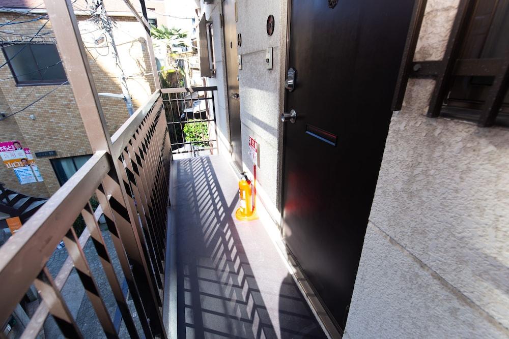 KAGURAZAKA RETRO BAR & HOTEL