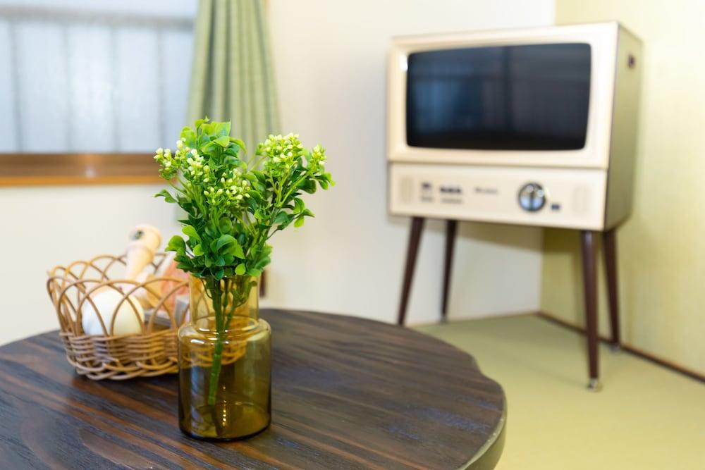 KAGURAZAKA RETRO BAR & HOTEL