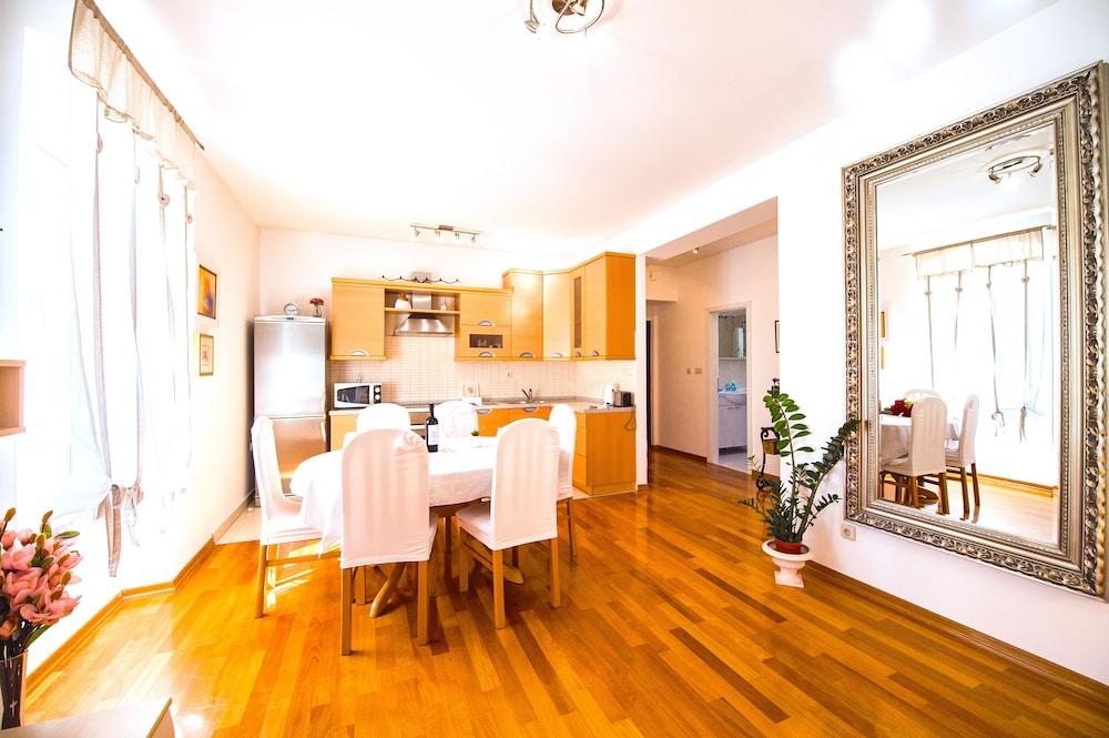 L U X E Bacvice Collection