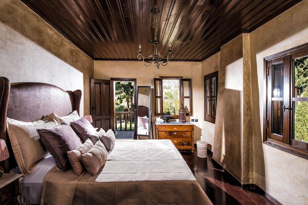 Lemuria Manor, Wine Dark Sea Villas