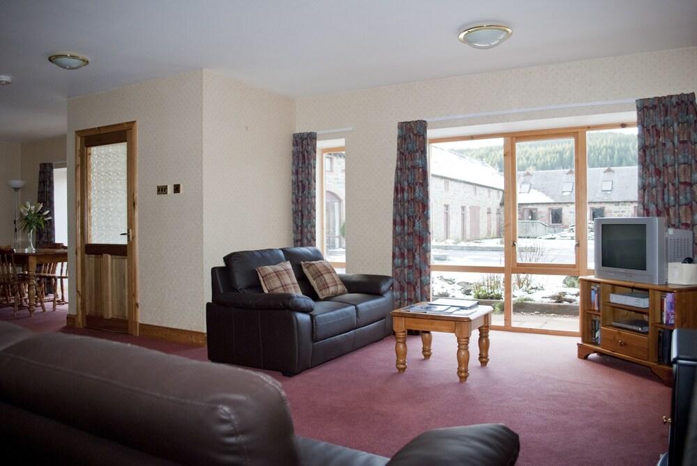 Tomich Holidays Courtyard Cottage