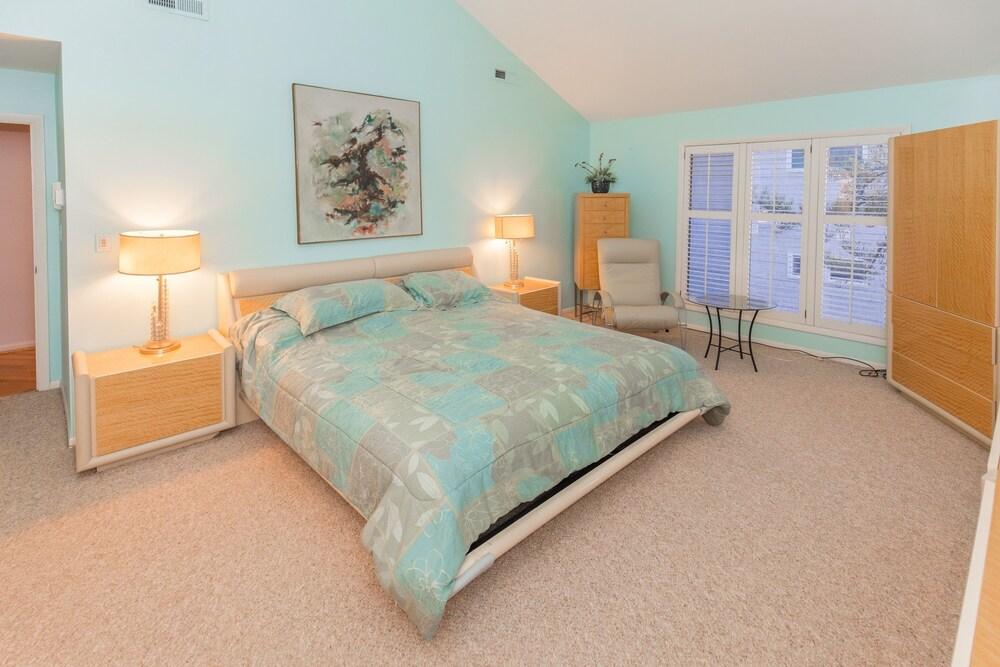 Dolphin Watch 3 Bedroom Condo by RedAwning