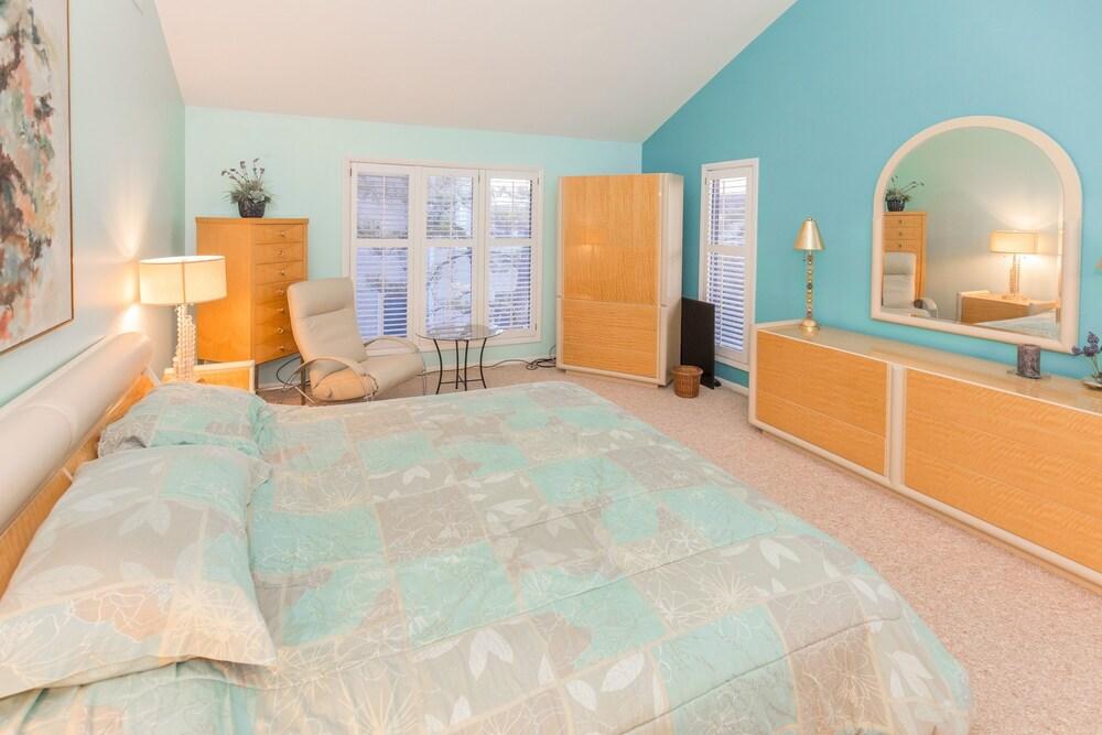 Dolphin Watch 3 Bedroom Condo by RedAwning