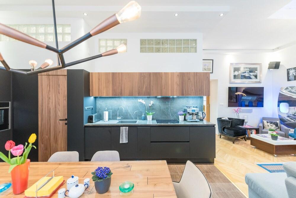 Venus Apartments - Castle District I