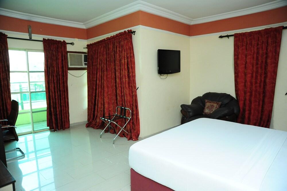 Richton Hotel and Suites