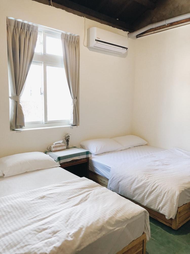 Keep a Little Light Art Hostel