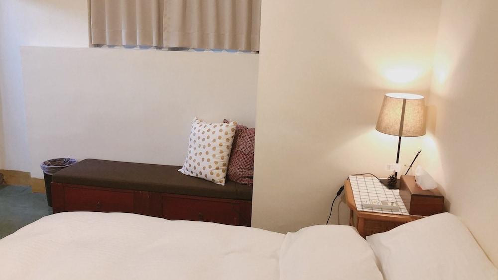 Keep a Little Light Art Hostel