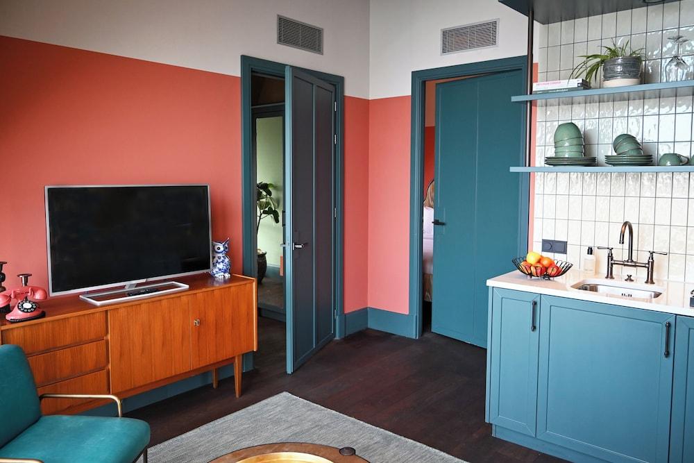 The July - Boat & Co