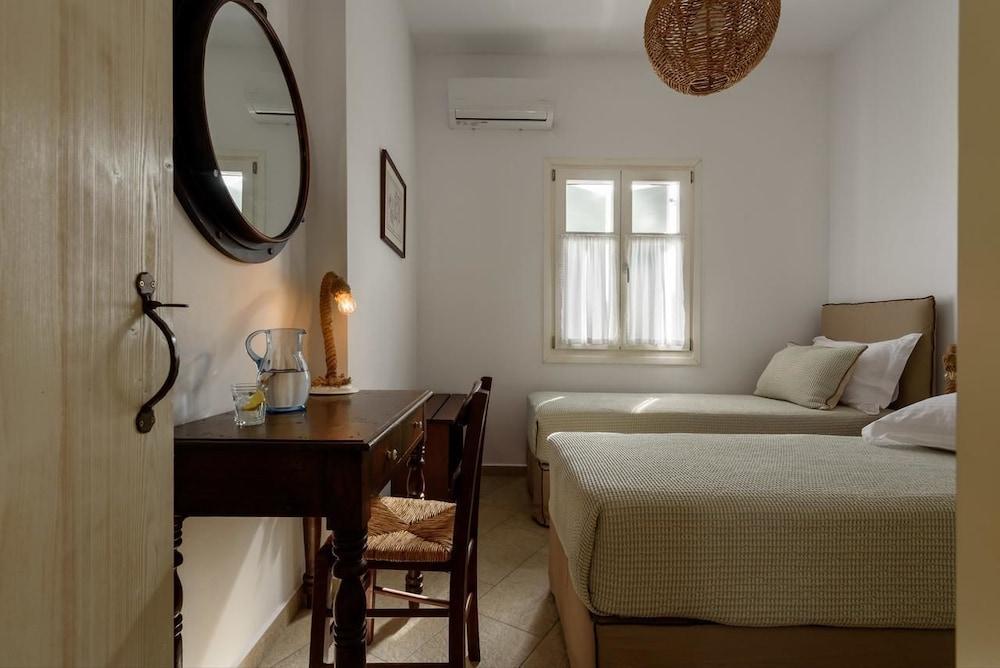 Irene Kimolos Villas