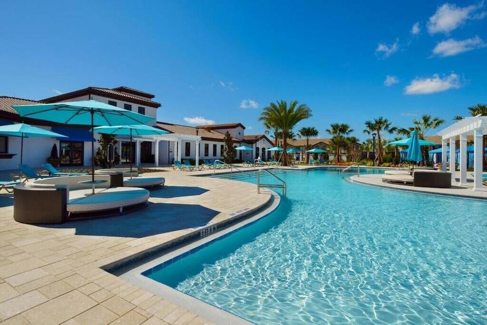 Luxurious Vacation Townhome With Private Pool