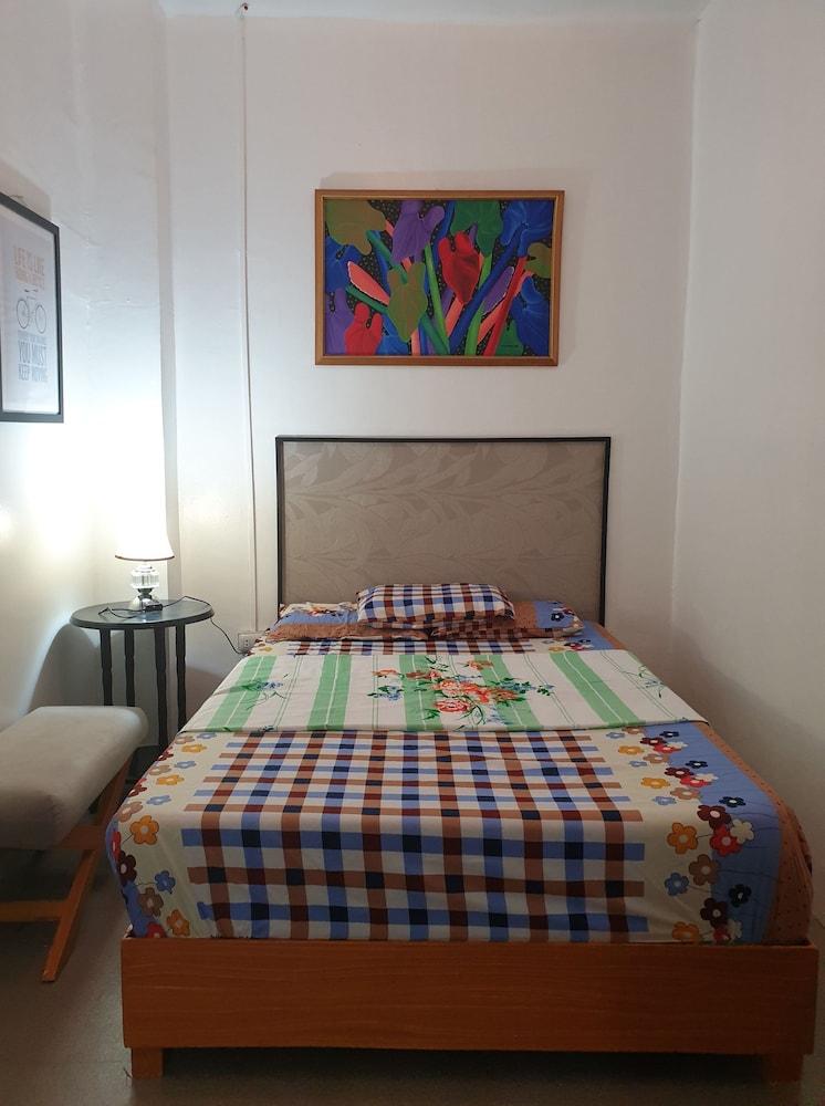 GardenPod Hostel & Café