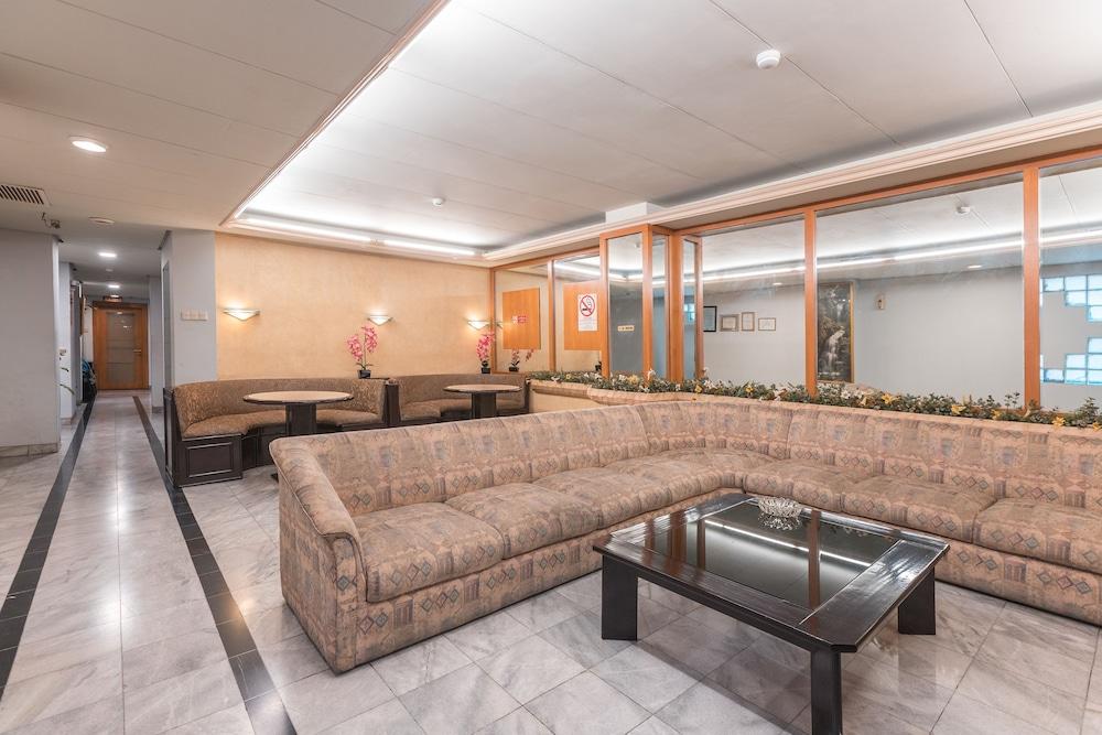 OYO 671 Hotel Capitol