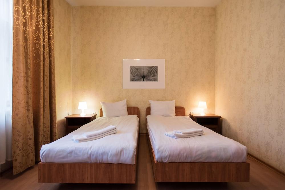 Retro-hotel Street flash