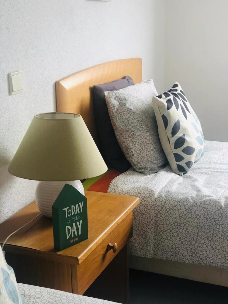 Cosy T1 at Vale Centianes Beach