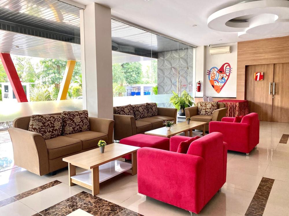 Front One Hotel Nganjuk