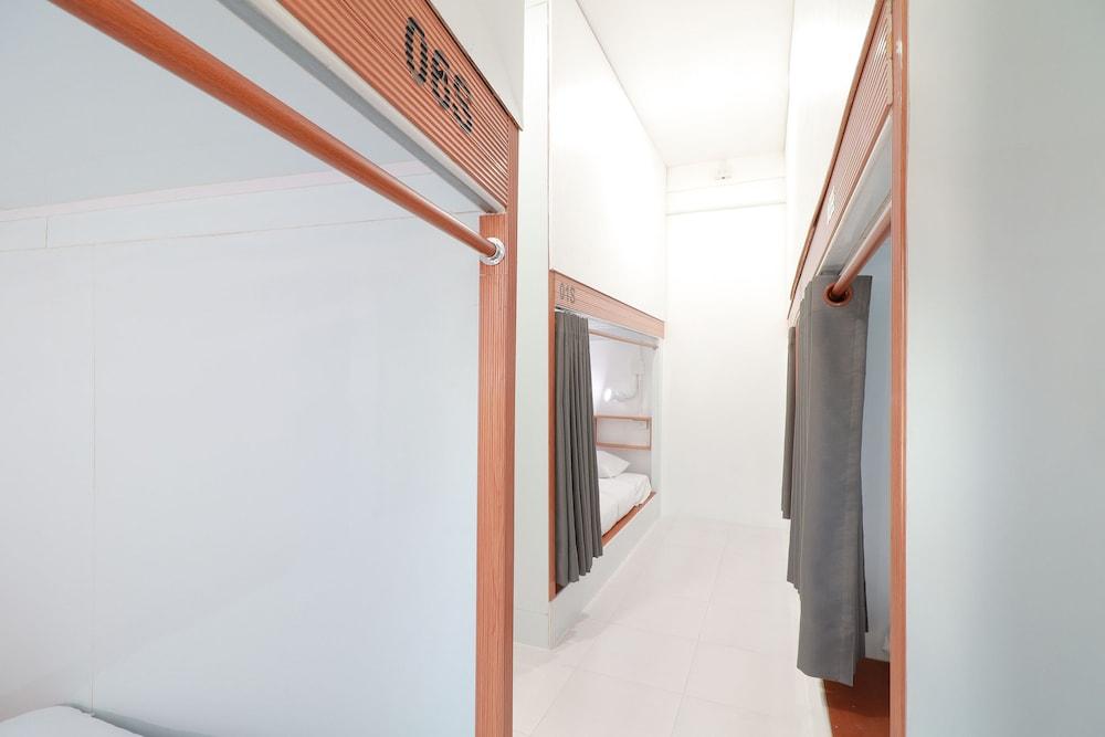 OYO 544 Sleep Sloth Hostel