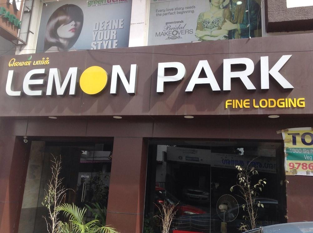 FabHotel Lemon Park