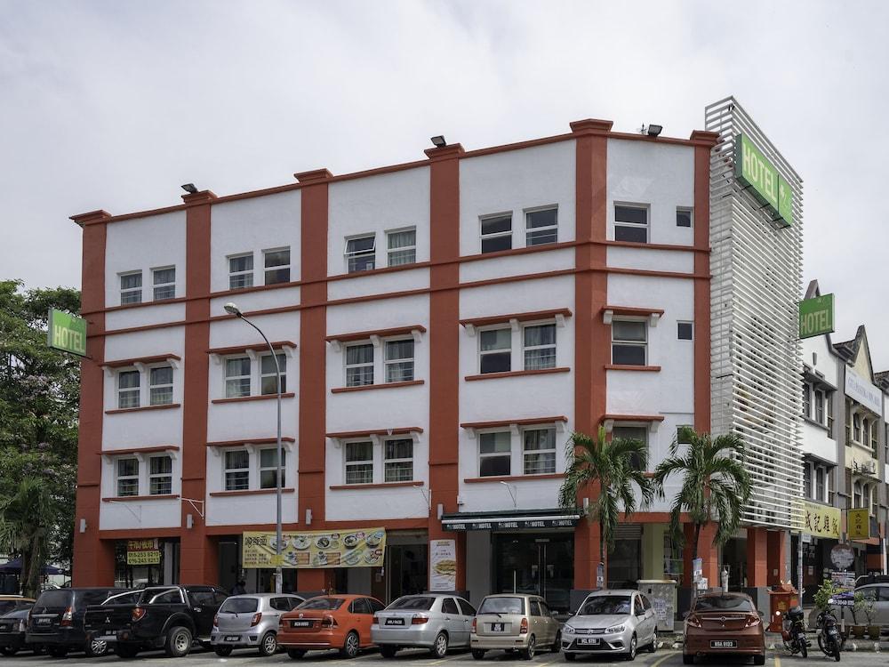 OYO 903 Happy 92 Hotel