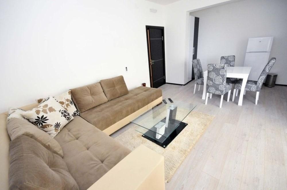 One Bedroom Apartment Centar C9