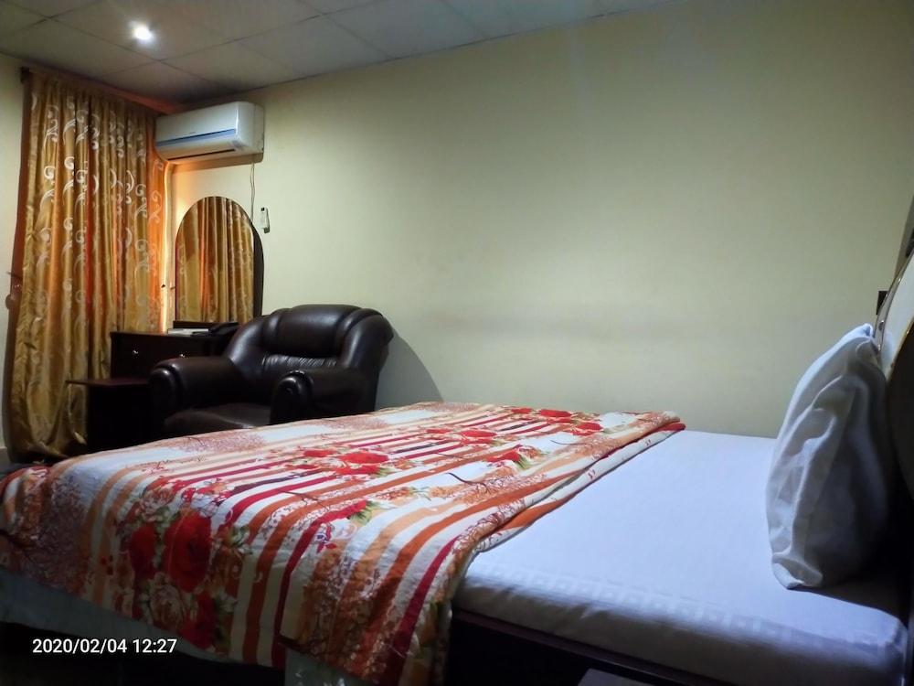 Rodze Hotel & Suites