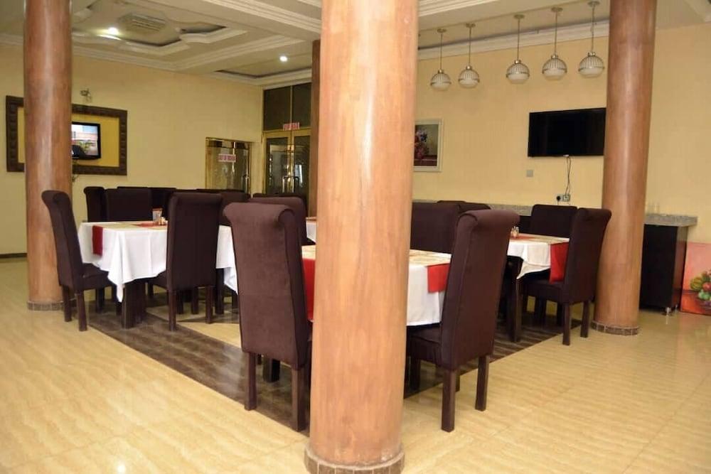 Ice Grand Hotel & Suites