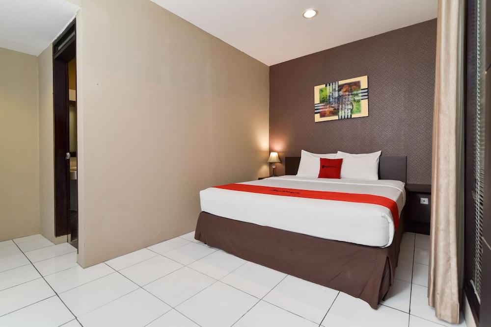 RedDoorz Plus @ Raya Legian