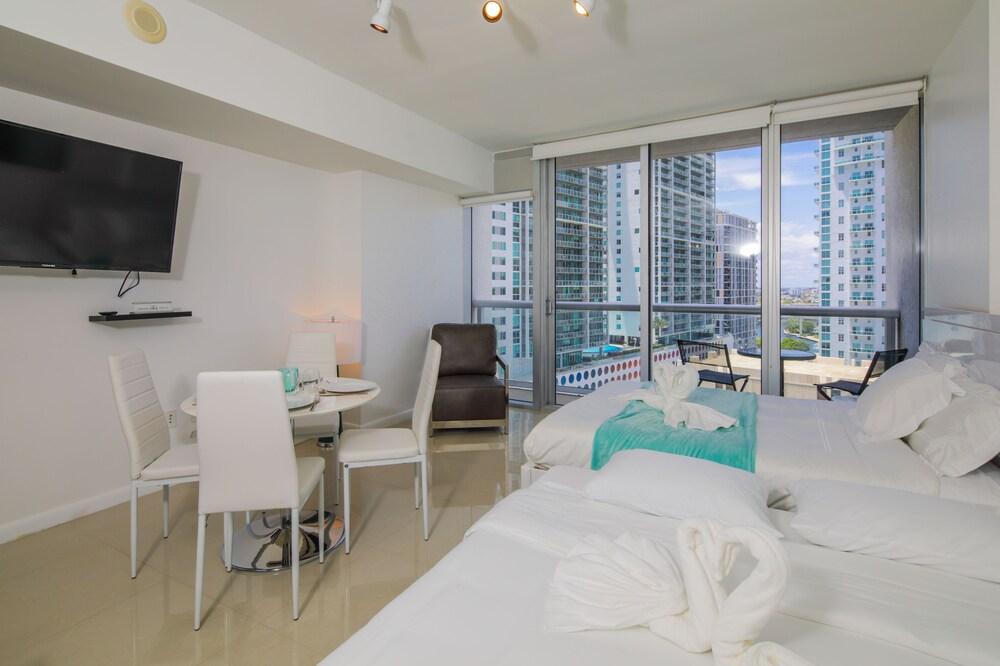 Icon Brickell Downtown W Miami Suites