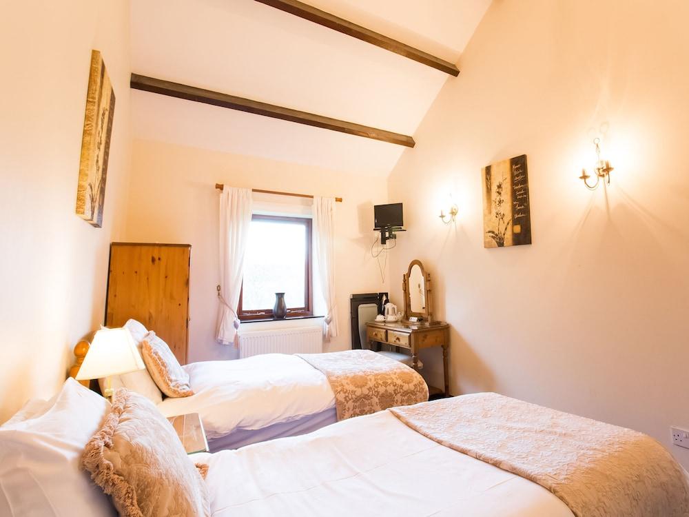 OYO Ye Olde Bowling Green Inn