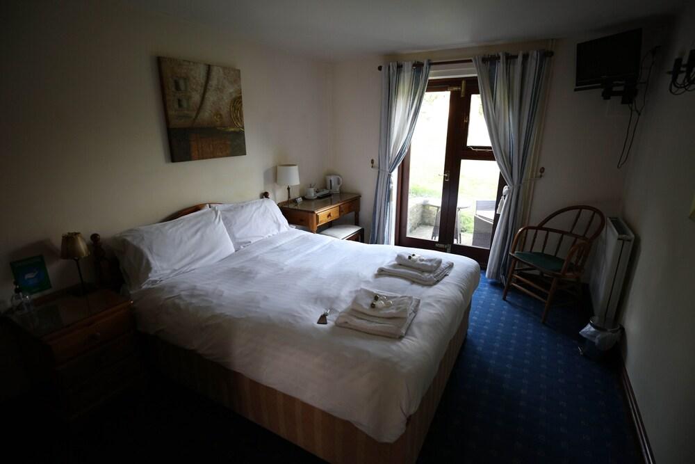 OYO Ye Olde Bowling Green Inn