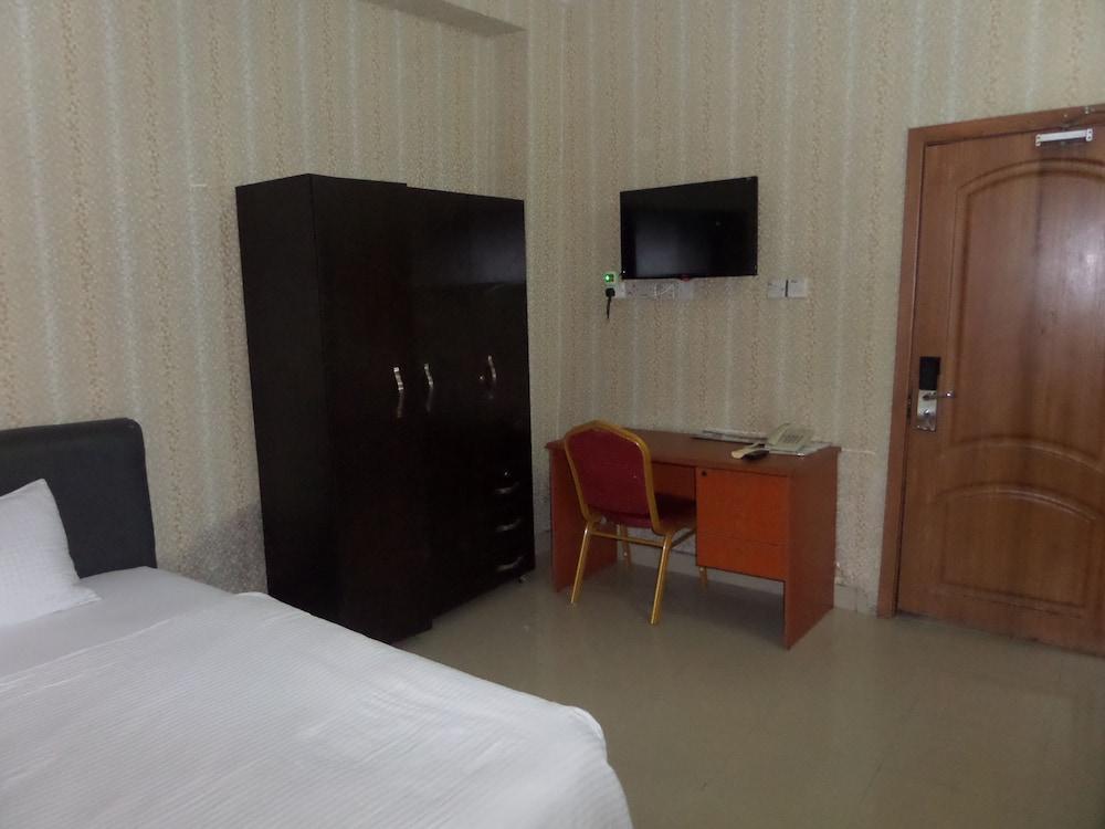 Green Royal Suites Annex