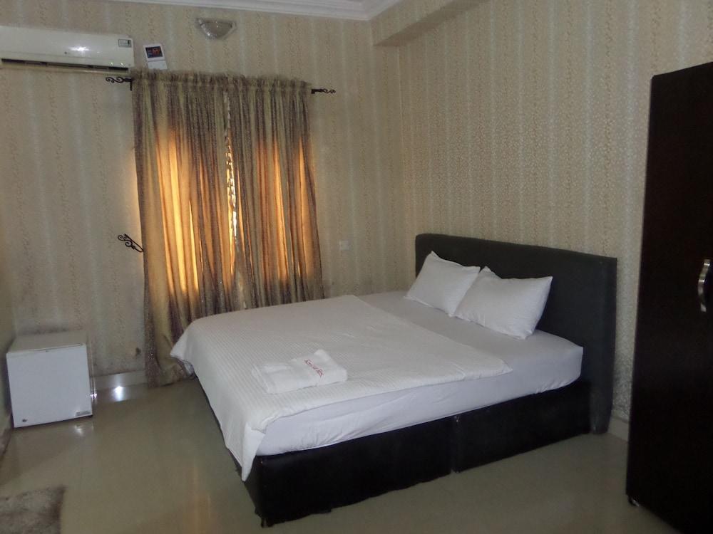 Green Royal Suites Annex